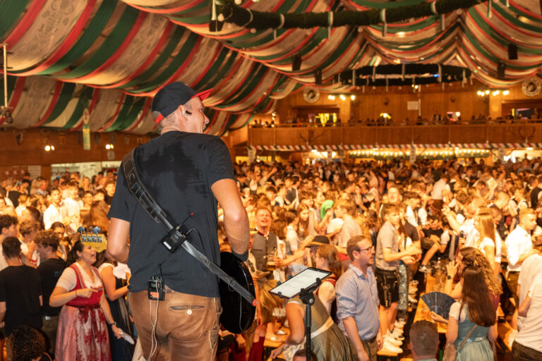 269 - Gäubodenfest 2025 - Gewekiner Buam+Madl-269