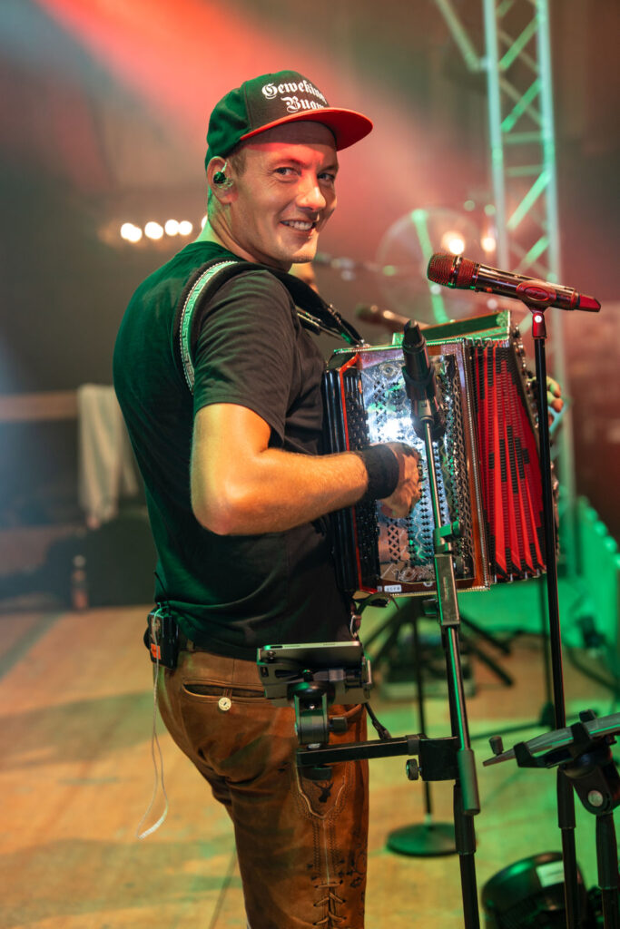 327 - Gäubodenfest 2025 - Gewekiner Buam+Madl-327