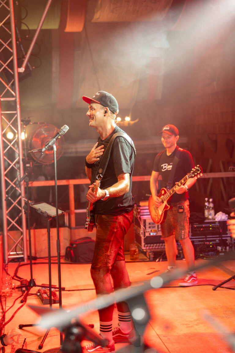 371 - Gäubodenfest 2025 - Gewekiner Buam+Madl-371